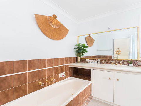 Waterfront At Point Road - New Castle Holiday 1