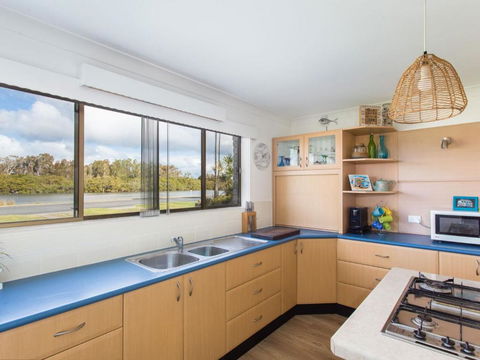 Waterfront At Point Road - New Castle Holiday 5