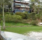 Green Point Lakehouse - New Castle Holiday