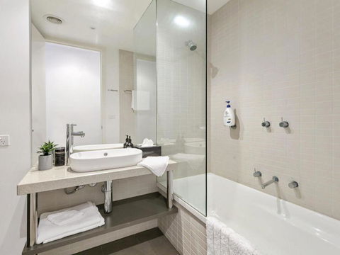 WATERFRONT THREE In The Heart Of Lorne - New Castle Holiday 3