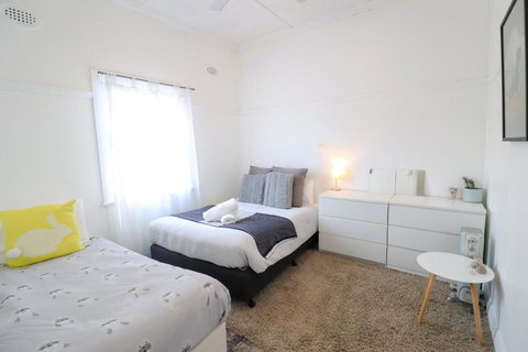 Tommys Lakehouse - New Castle Holiday 2