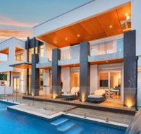 Opulent Oasis - New Castle Holiday