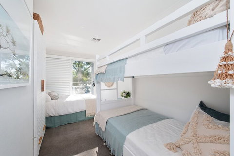 Arabella Stylish Seaside Sanctuary With Views - New Castle Holiday 7