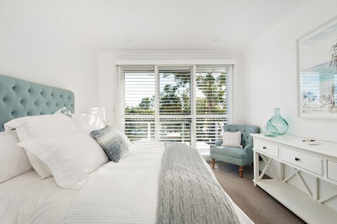 Arabella Stylish Seaside Sanctuary With Views - New Castle Holiday 5