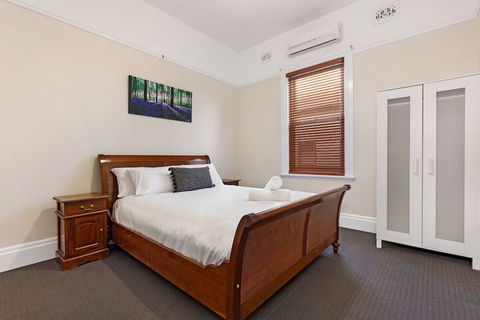 Drummoyne 3 Bedroom Home (62ALE) - New Castle Holiday 6