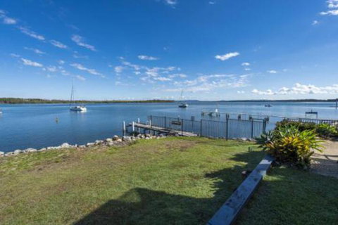 Riverview Apartments 2.1 - New Castle Holiday 0