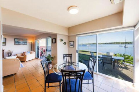 Riverview Apartments 2.1 - New Castle Holiday 4