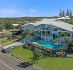 Beachside luxury Sunrise Beach - New Castle Holiday