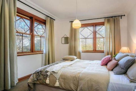 Treetops Elegant Inviting Designer Cedar Home - New Castle Holiday 2