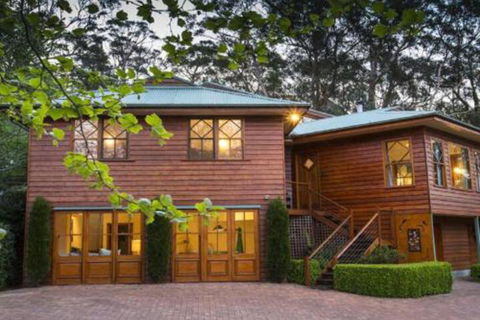 Treetops Elegant Inviting Designer Cedar Home - New Castle Holiday 0
