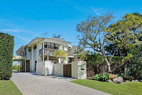 The Lighthouse Noosa Hill - New Castle Holiday 3
