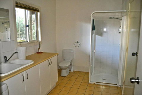 Sheoak Holiday Home - New Castle Holiday 2