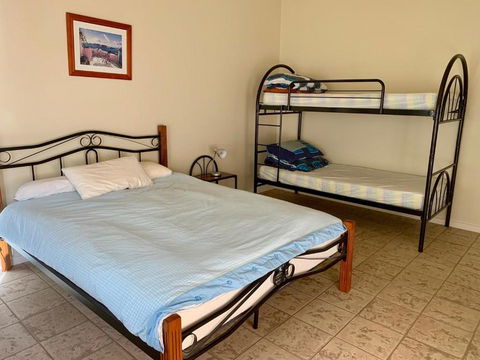 Sheoak Holiday Home - New Castle Holiday 6