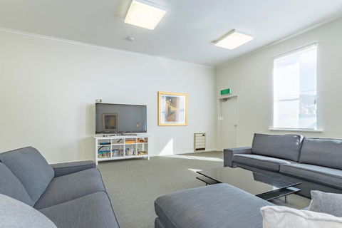 4 Bedroom House Hobart CBD Free Parking - New Castle Holiday 4