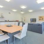 4 Bedroom House Hobart CBD Free Parking - New Castle Holiday 0