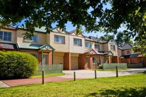 Classic Twin Bed Room 2 In Oakleigh - New Castle Holiday 6