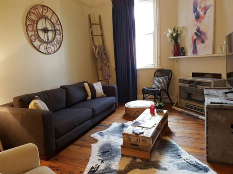 Cute Cottage On Byng Walk To Town & Pet Friendly - New Castle Holiday 2