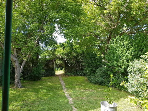 Cute Cottage On Byng Walk To Town & Pet Friendly - New Castle Holiday 1