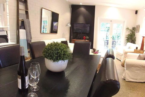 YSG The Edward Townhouses 155 & 157 Steps To Town - New Castle Holiday 2