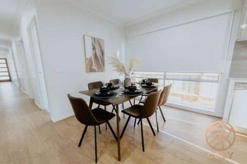 118 Refreshing 3BR Werribee Family House - New Castle Holiday 5