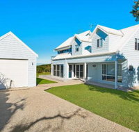 Middle Rock Beach House Beach Front Lake Cathie - New Castle Holiday