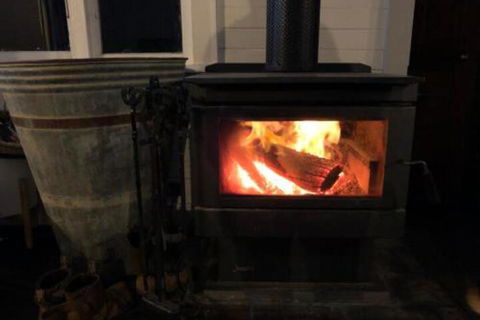 The Residence Stylish Comfort With Fireplace - New Castle Holiday 6