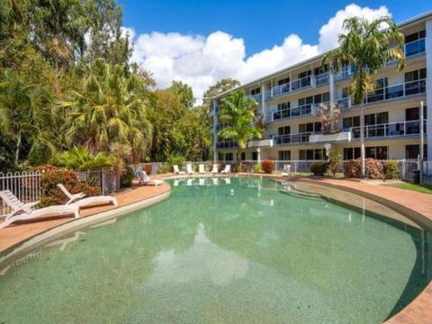 RED COWRIE 321atPALM COVE - New Castle Holiday 0