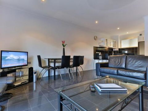 RED COWRIE 321atPALM COVE - New Castle Holiday 6