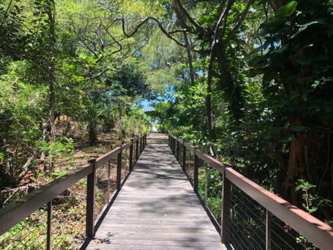CANOPY HOUSE At PALM COVE - New Castle Holiday 3