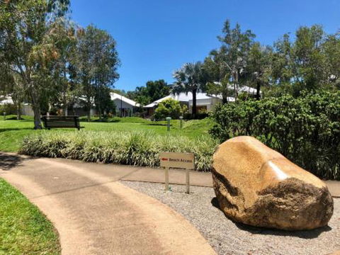 CANOPY HOUSE At PALM COVE - New Castle Holiday 1