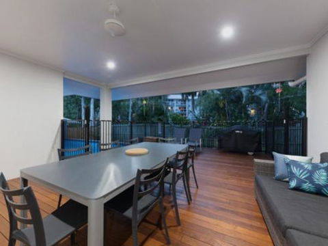 CANOPY HOUSE At PALM COVE - New Castle Holiday 5