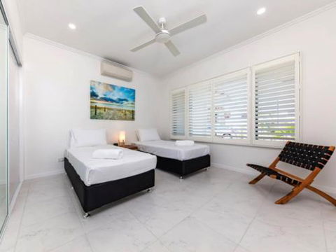 CANOPY HOUSE At PALM COVE - New Castle Holiday 6
