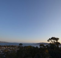 Hilltop House - New Castle Holiday