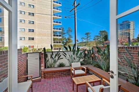 CRES0 Manly The Crescent - New Castle Holiday 0