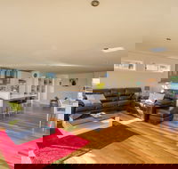 Seaview Apartment - New Castle Holiday