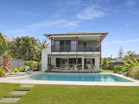 WATERFRONT HOME BORDERING MOOLOOLABA - New Castle Holiday 4