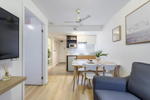 WOW Apartment On Flinders - New Castle Holiday 5