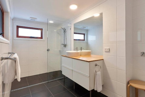 DOLPHIN LOOKOUT COTTAGE Amazing Views Of The Bay Of Fires - New Castle Holiday 1