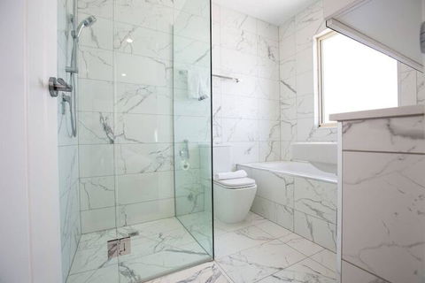 Lux Style 4BR Townhouse@ashwood - New Castle Holiday 3