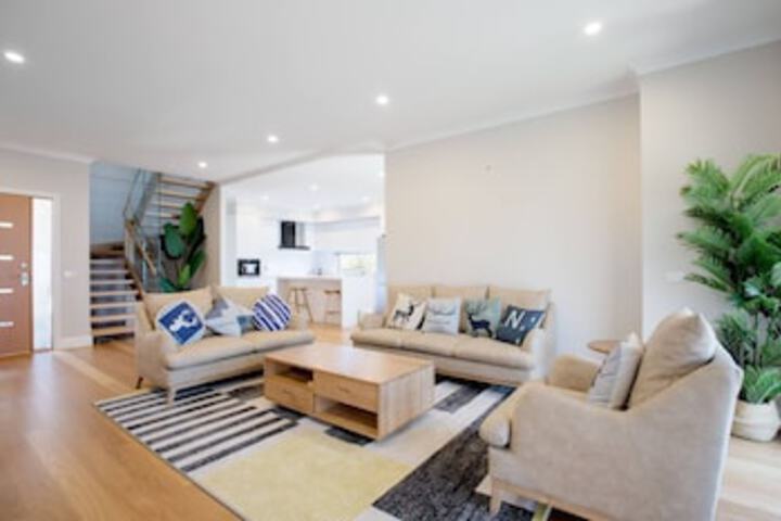 Ashburton VIC New Castle Holiday