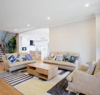 Lux Style 4BR Townhouseashwood - New Castle Holiday