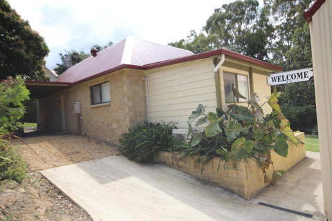 Boambee Hideaway - New Castle Holiday 1