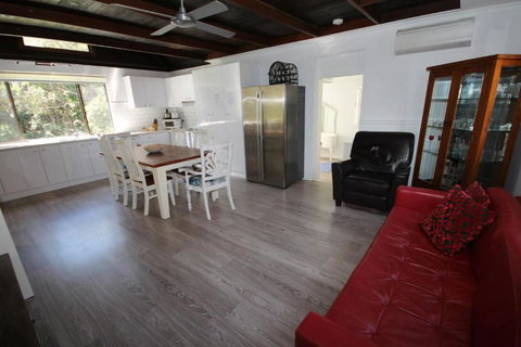 Boambee Hideaway - New Castle Holiday 5
