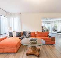 ULTRA SPACIOUS STYLISH HOME in PRESTONS SYDNEY - New Castle Holiday