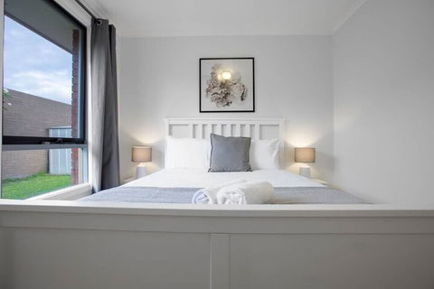 Quiet & Peaceful 3bed2bath Home @keilor Downs - New Castle Holiday 7