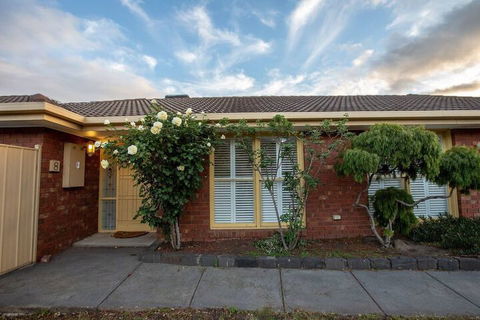 Quiet & Peaceful 3bed2bath Home @keilor Downs - New Castle Holiday 1