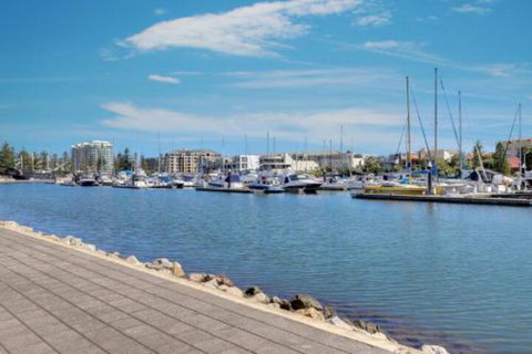Stylish Comfortable 2 Bdrm Glenelg North - New Castle Holiday 2