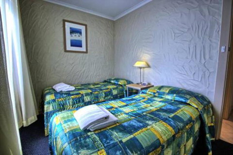 Stylish Comfortable 2 Bdrm Glenelg North - New Castle Holiday 6