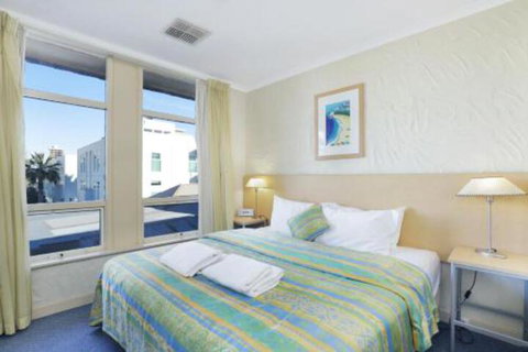 Stylish Comfortable 2 Bdrm Glenelg North - New Castle Holiday 5
