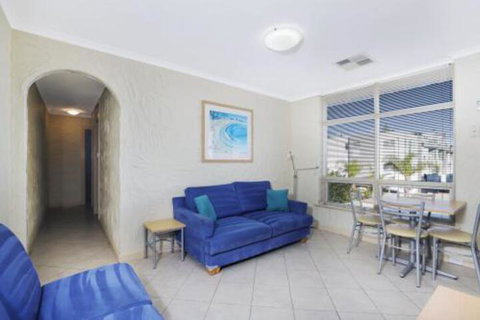 Stylish Comfortable 2 Bdrm Glenelg North - New Castle Holiday 4